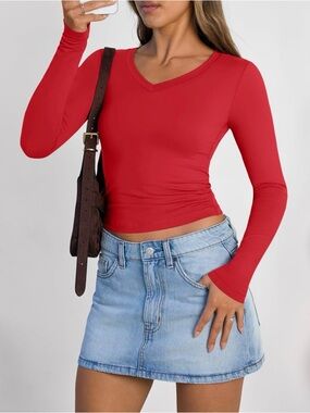 Long-Sleeve V-Neck Slim Fit Top in Red